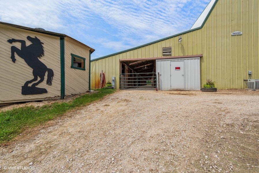 1S866 Green Road Elburn, IL 60119 - Photo 54 of 55 a view of a house with backyard and garage