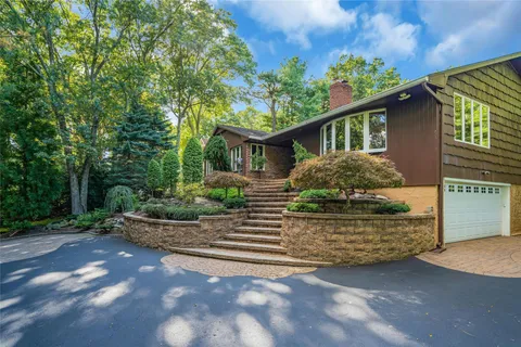 $1,299,000 | 62 Laurel Drive, Smithtown, NY 11787