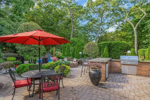 $1,299,000 | 62 Laurel Drive, Smithtown, NY 11787
