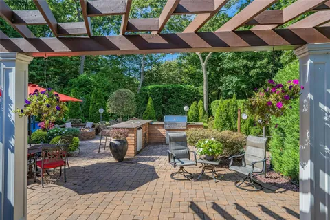 $1,299,000 | 62 Laurel Drive, Smithtown, NY 11787