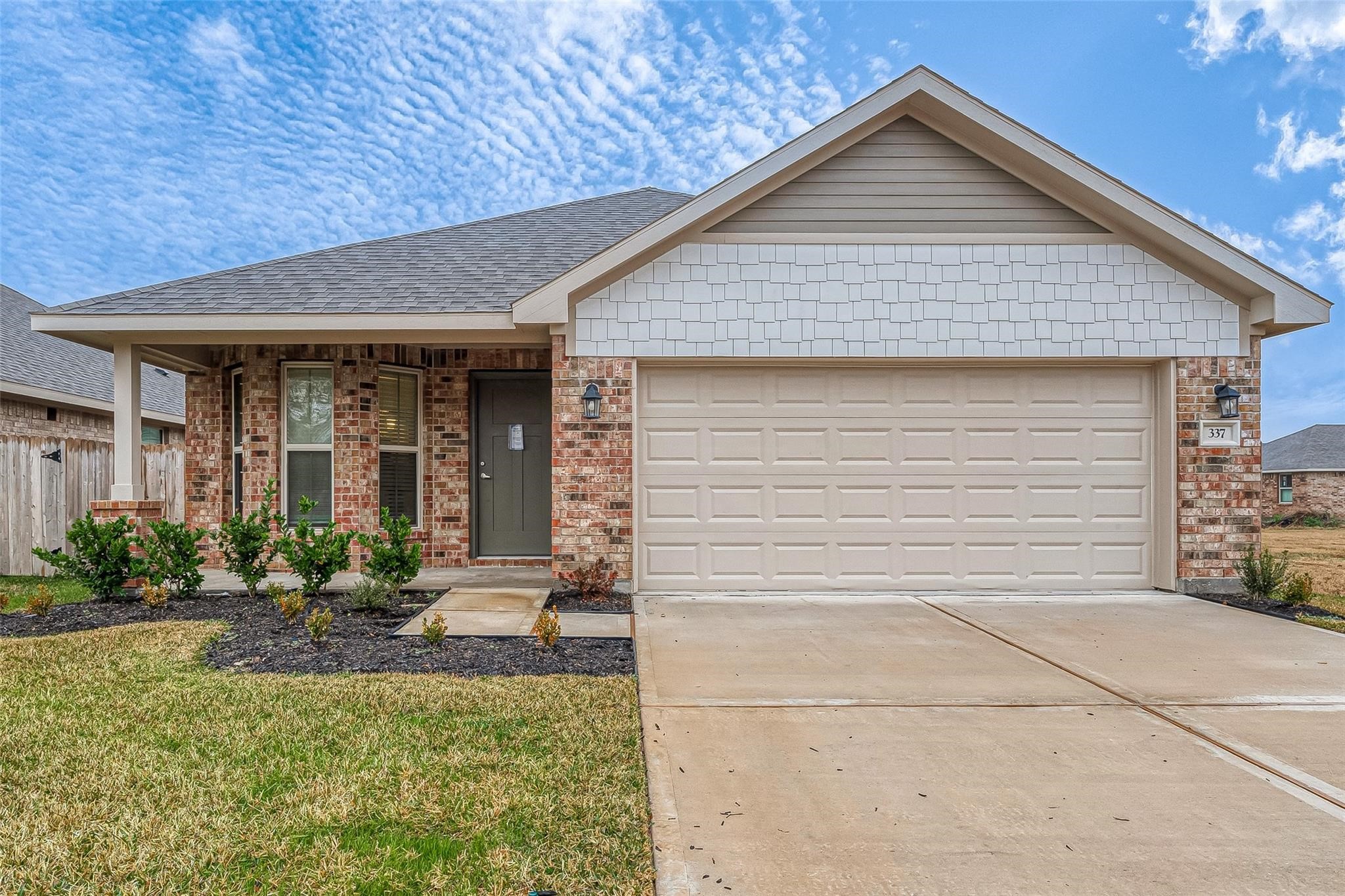 35 Greenbriar Loop Angleton, TX 77515 - Photo 1 of 9