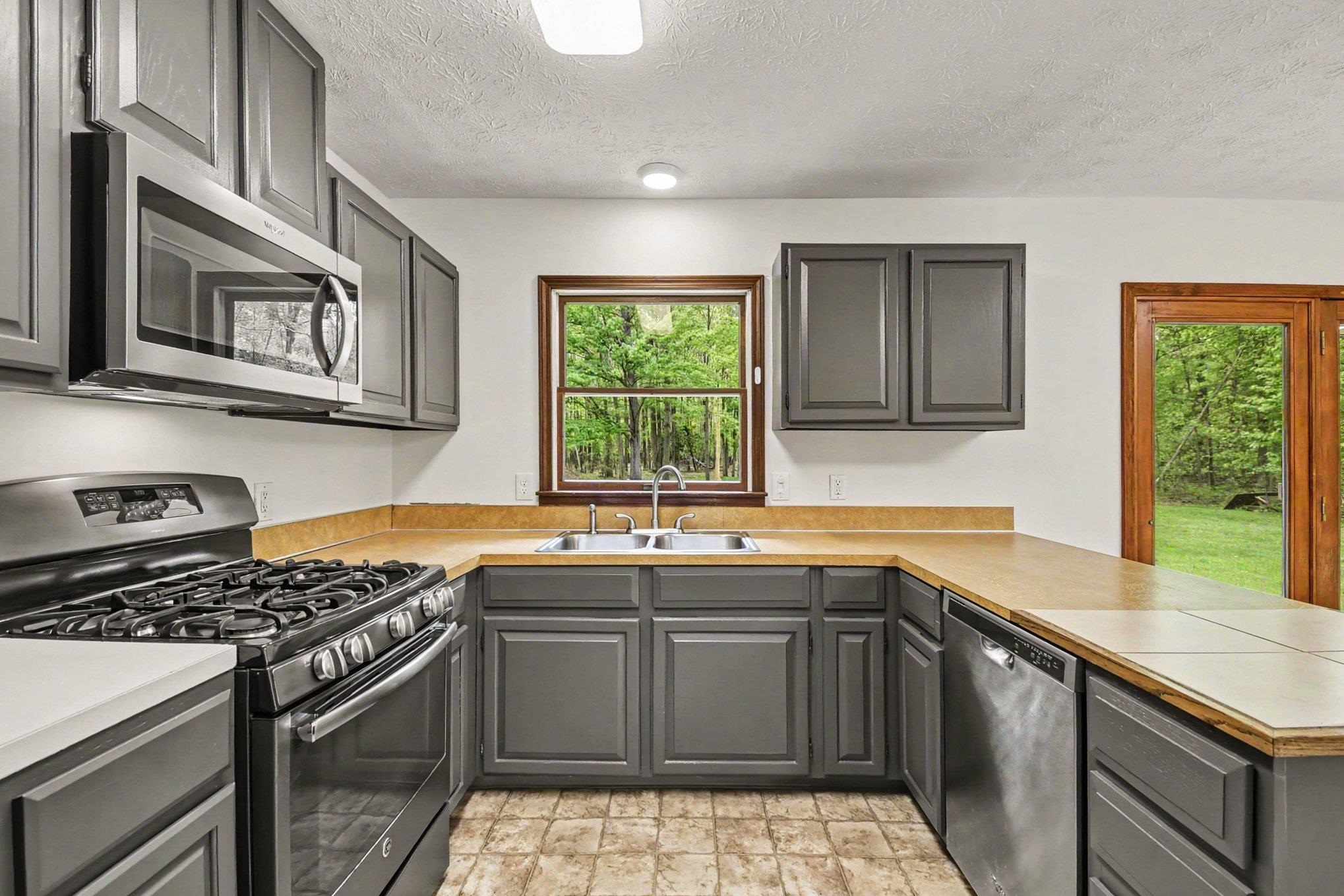 2931 North Carter Road Pinconning, MI 48650 - Photo 5 of 26