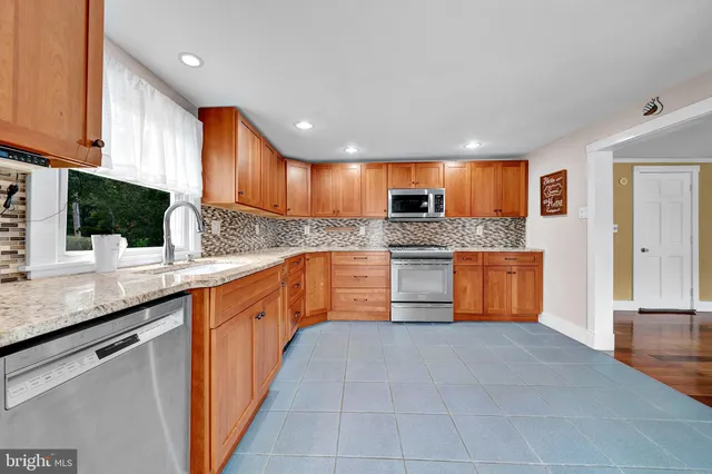 $649,900 | 23 South Main Street, Windsor, NJ 08561