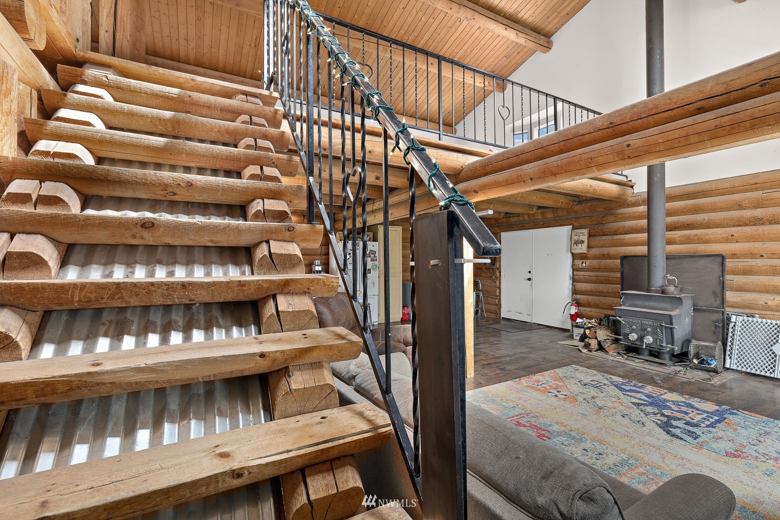 4301 Martin Road Northwest Ephrata, WA 98823 - Photo 23 of 40 a view of entryway with seating