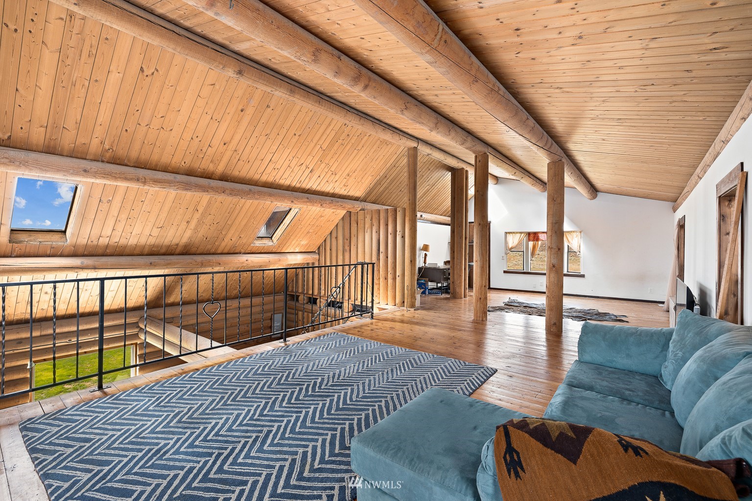 4301 Martin Road Northwest Ephrata, WA 98823 - Photo 25 of 40 a balcony with table and chairs