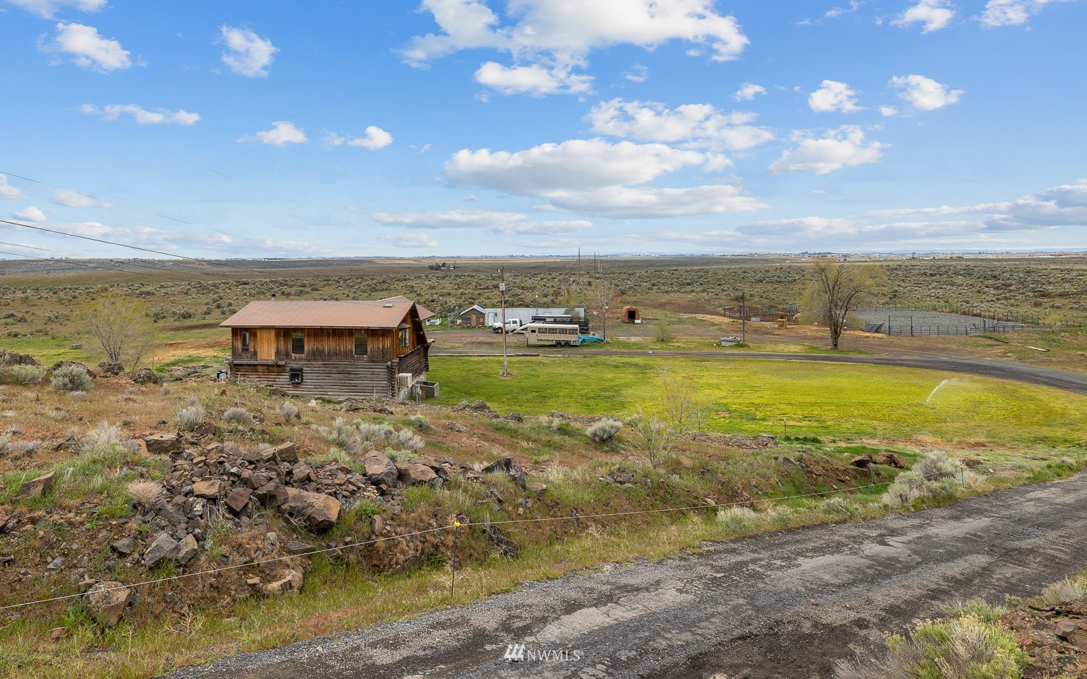 4301 Martin Road Northwest Ephrata, WA 98823 - Photo 30 of 40 a view of a city