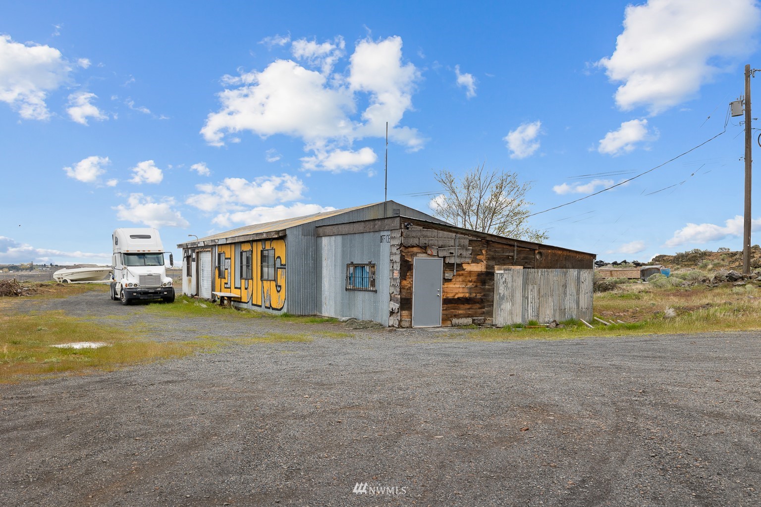 4301 Martin Road Northwest Ephrata, WA 98823 - Photo 31 of 40 a view of a house with a yard