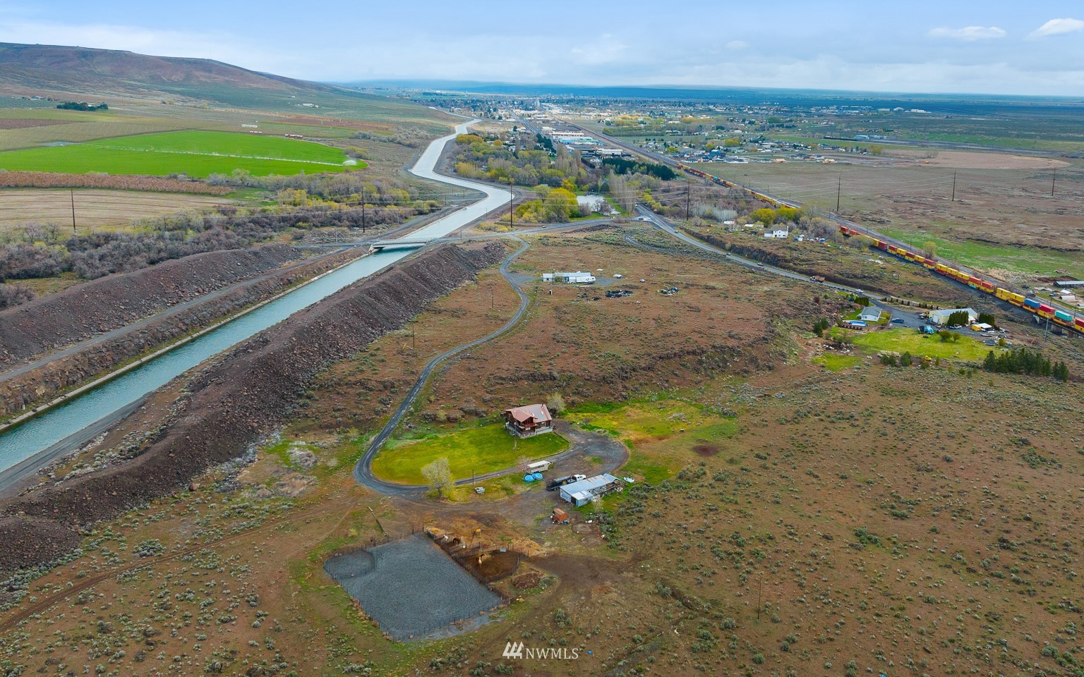 4301 Martin Road Northwest Ephrata, WA 98823 - Photo 32 of 40 a view of a street with an ocean