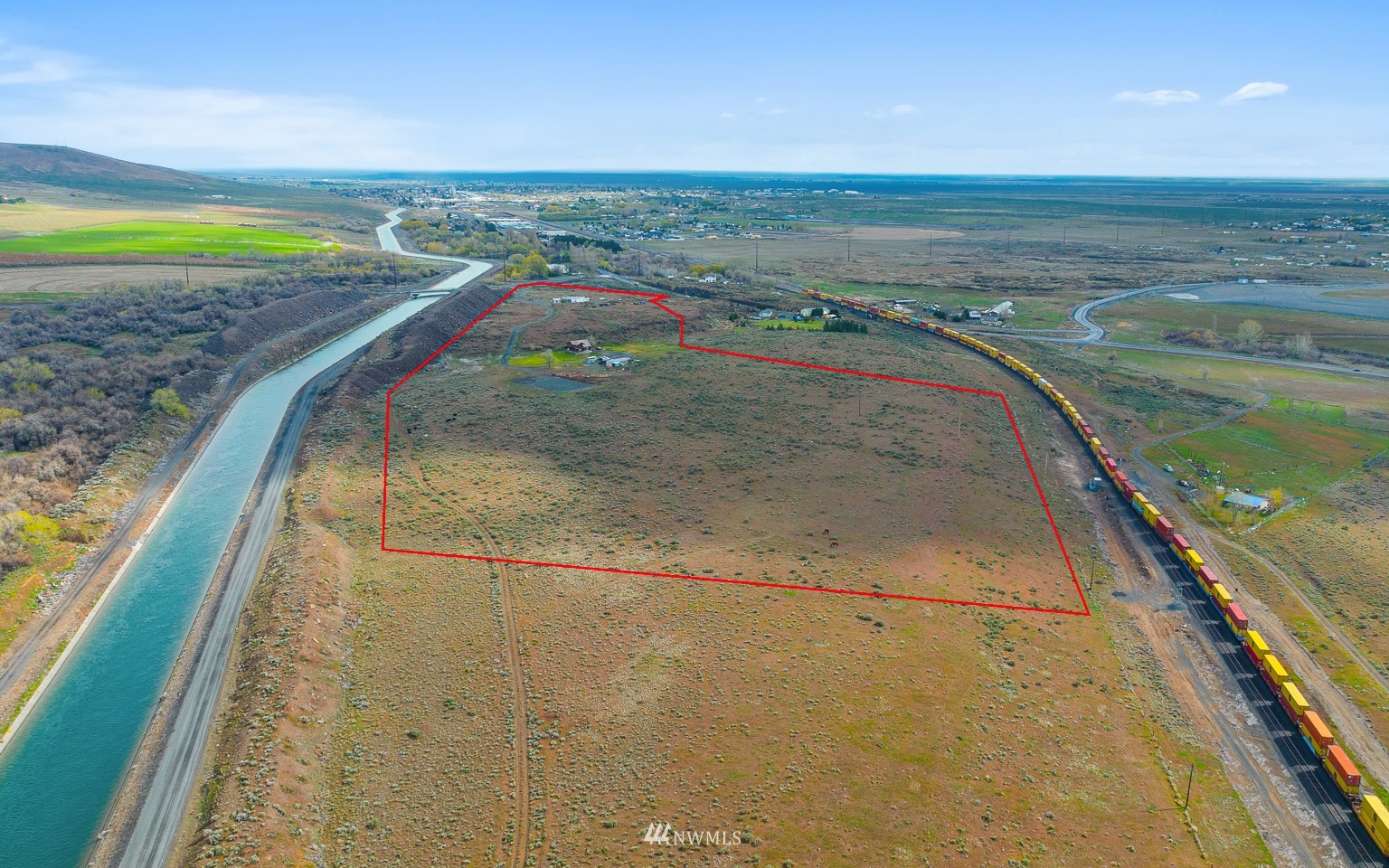 4301 Martin Road Northwest Ephrata, WA 98823 - Photo 5 of 40 a view of beach and ocean