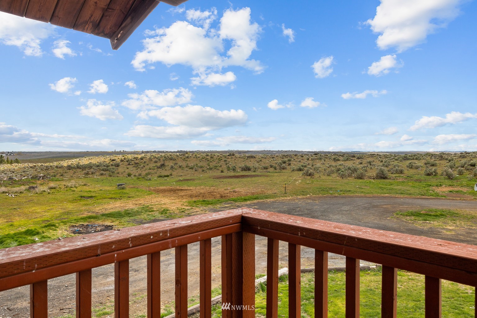 4301 Martin Road Northwest Ephrata, WA 98823 - Photo 10 of 40 a view of an ocean from a balcony