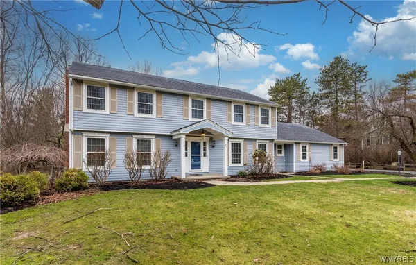 $549,900 | 25 Coventry Lane, Orchard Park, NY 14127