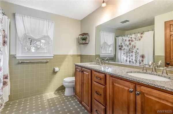 $549,900 | 25 Coventry Lane, Orchard Park, NY 14127