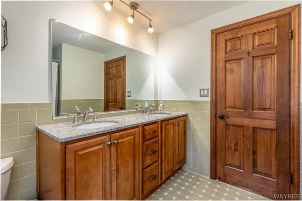 $549,900 | 25 Coventry Lane, Orchard Park, NY 14127
