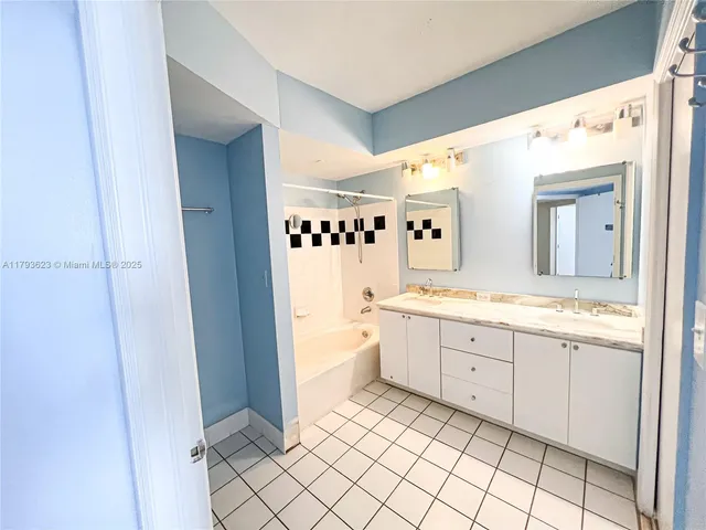$869,000 | 1330 West Avenue, Unit 1013, Miami Beach, FL 33139
