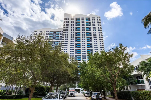$869,000 | 1330 West Avenue, Unit 1013, Miami Beach, FL 33139