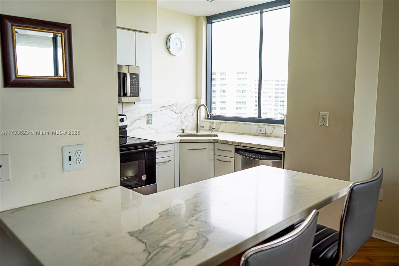 1330 West Avenue, Unit 1013 Miami Beach, FL 33139 - Photo 7 of 36
