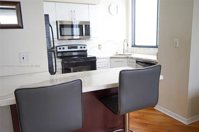 $869,000 | 1330 West Avenue, Unit 1013, Miami Beach, FL 33139