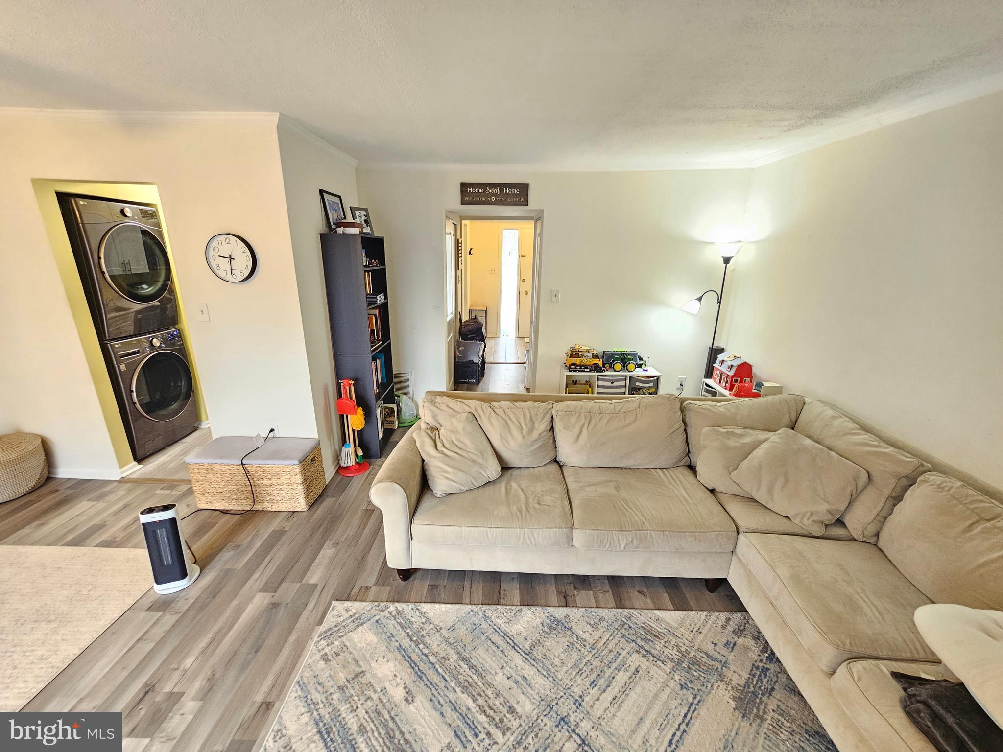 17445 Hoskinson Road Poolesville, MD 20837 - Photo 15 of 36 Living Room