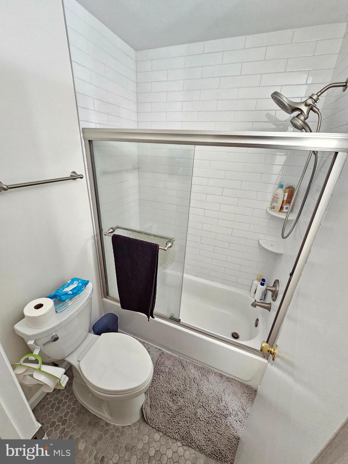 17445 Hoskinson Road Poolesville, MD 20837 - Photo 24 of 36 2nd Level Hall Bathroom