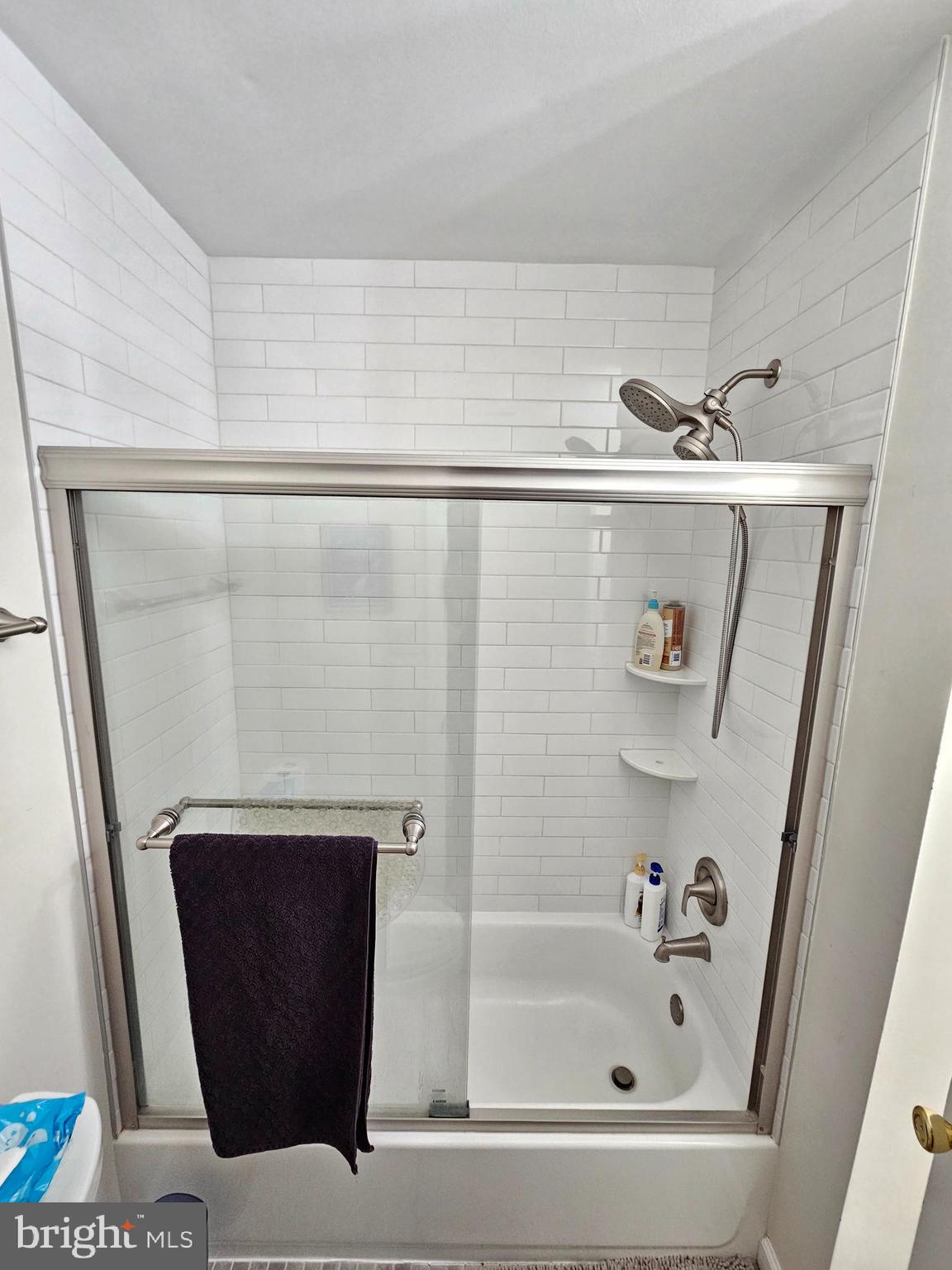 17445 Hoskinson Road Poolesville, MD 20837 - Photo 26 of 36 2nd Level Hall Bathroom