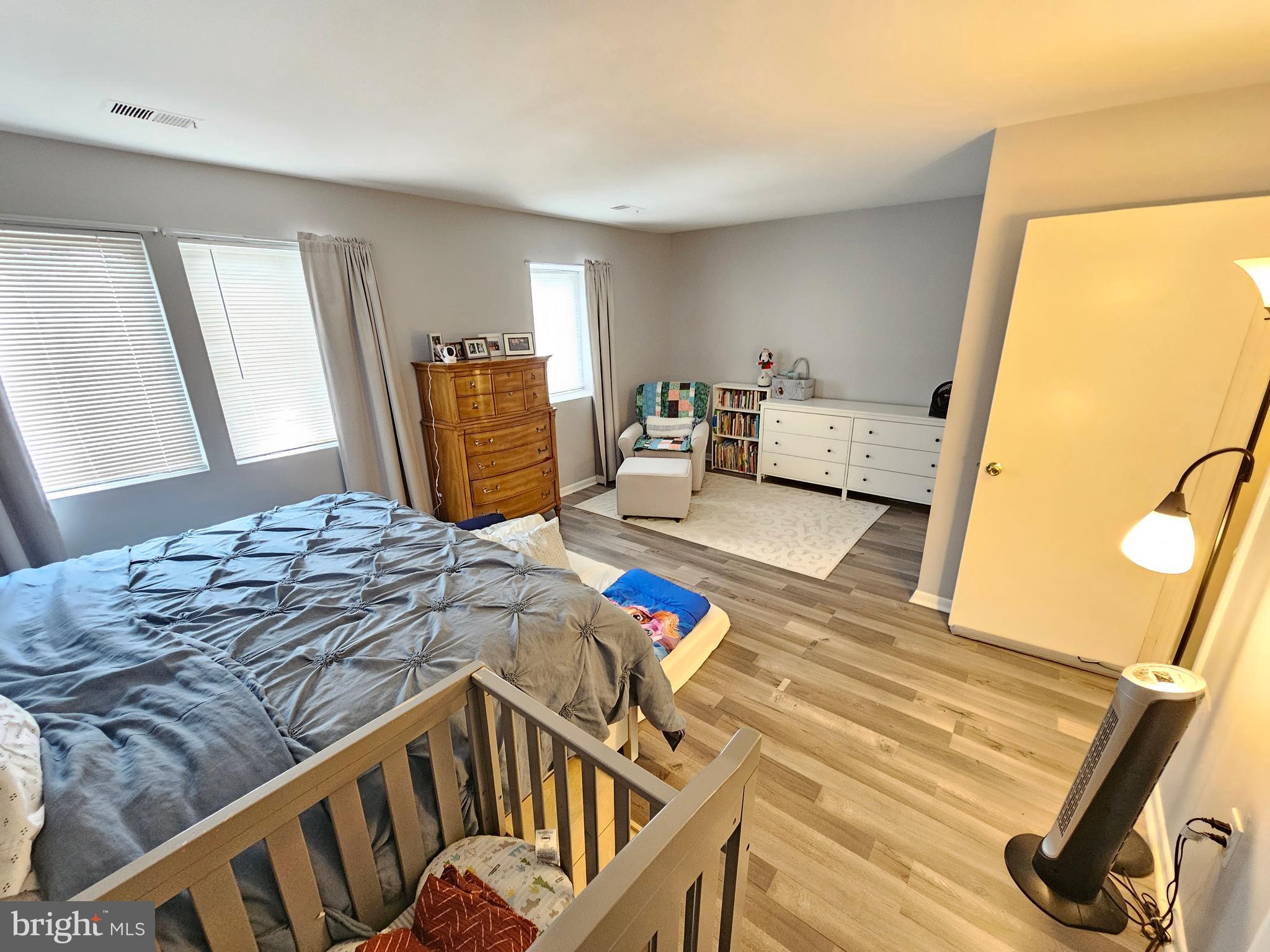 17445 Hoskinson Road Poolesville, MD 20837 - Photo 29 of 36 Master Bedroom