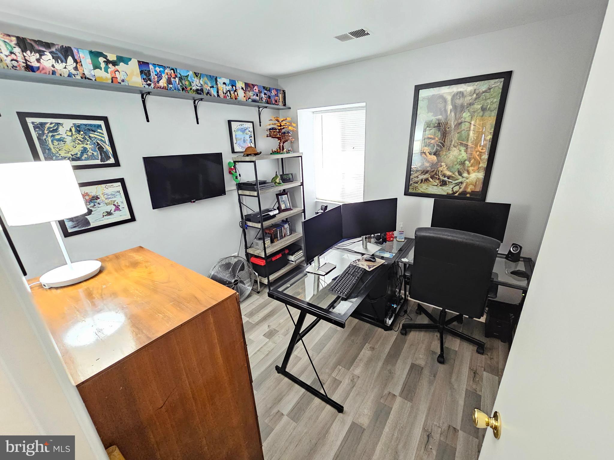 17445 Hoskinson Road Poolesville, MD 20837 - Photo 34 of 36 3rd Bedroom