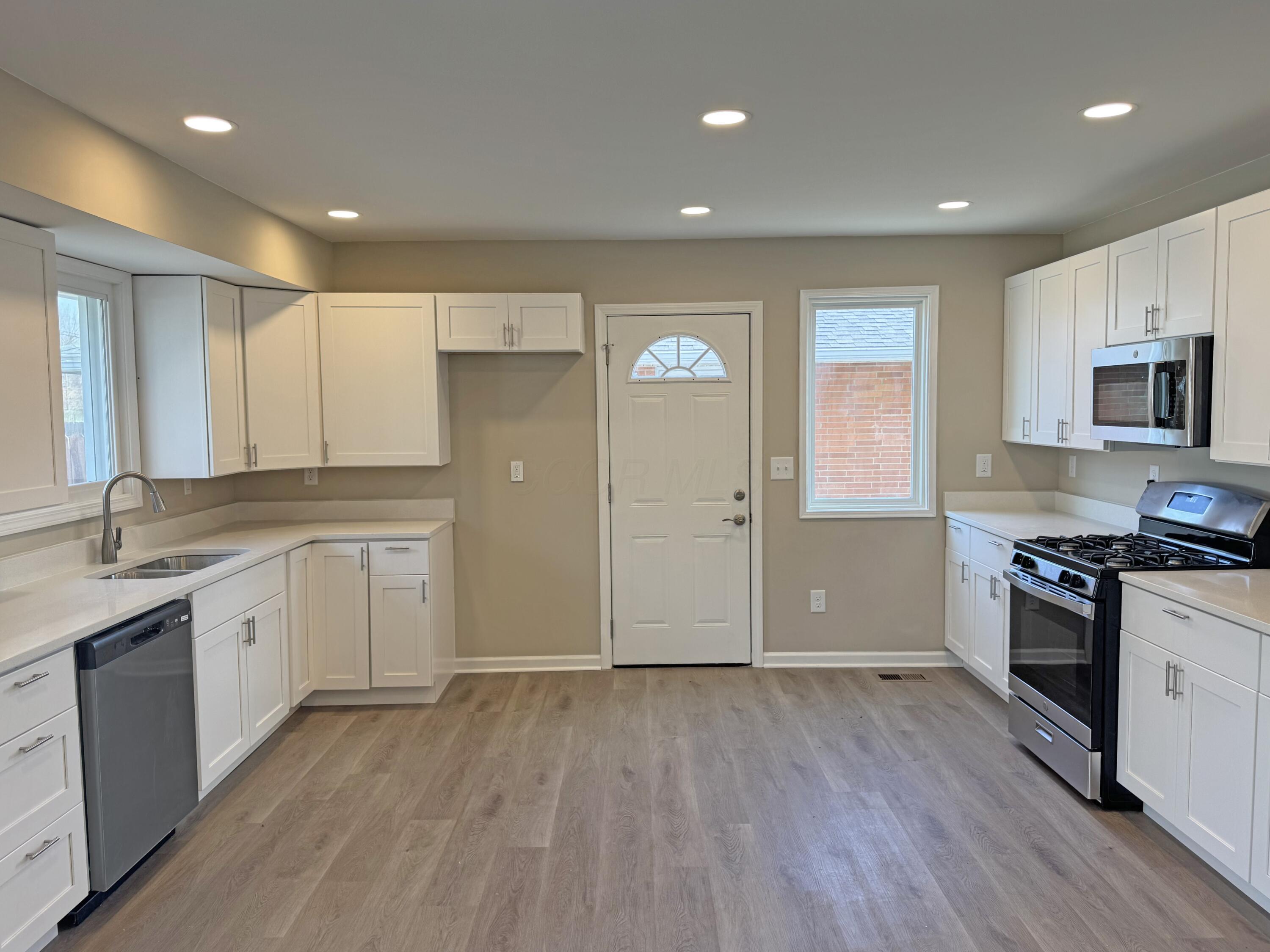 1767 Woodcrest Road Columbus, OH 43232 - Photo 5 of 29 IMG_0811