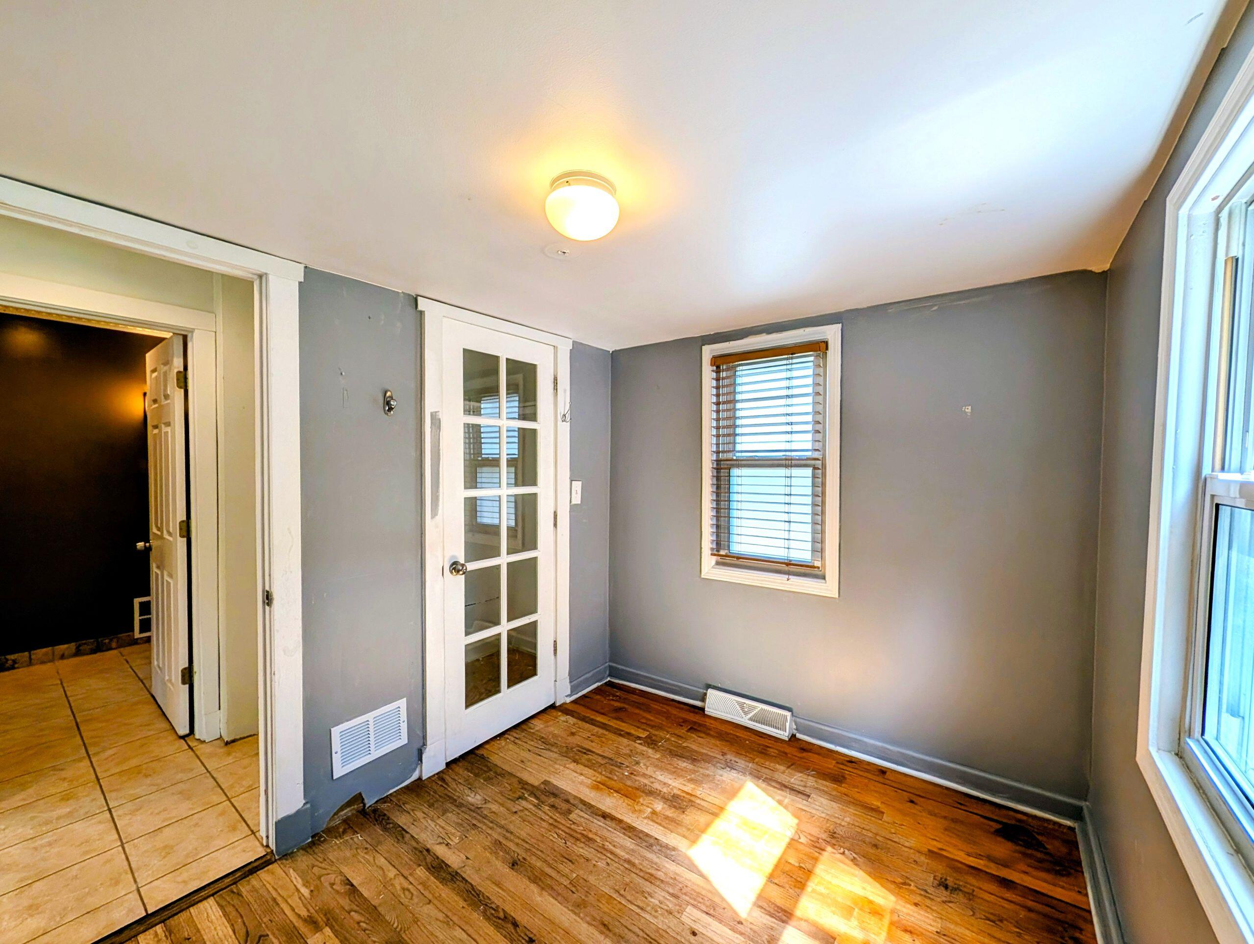 3918 Mapleleaf Road Waterford, MI 48328 - Photo 12 of 52 Front Bedroom