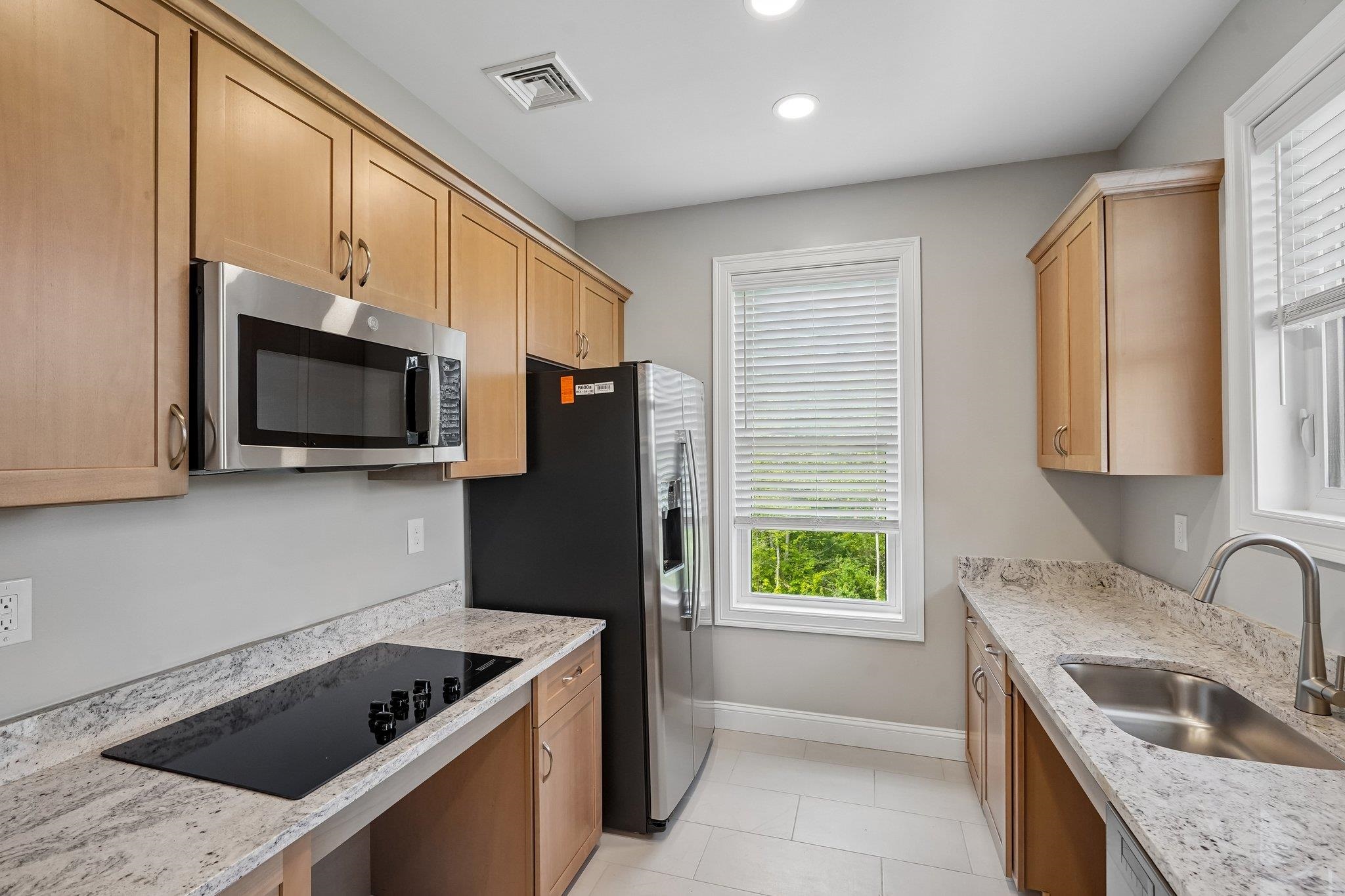 74 Rockingham Road, Unit 402 Derry, NH 03038 - Photo 18 of 24