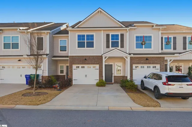 $283,000 | 324 Hollenbeck Place, Greenville, SC 29607