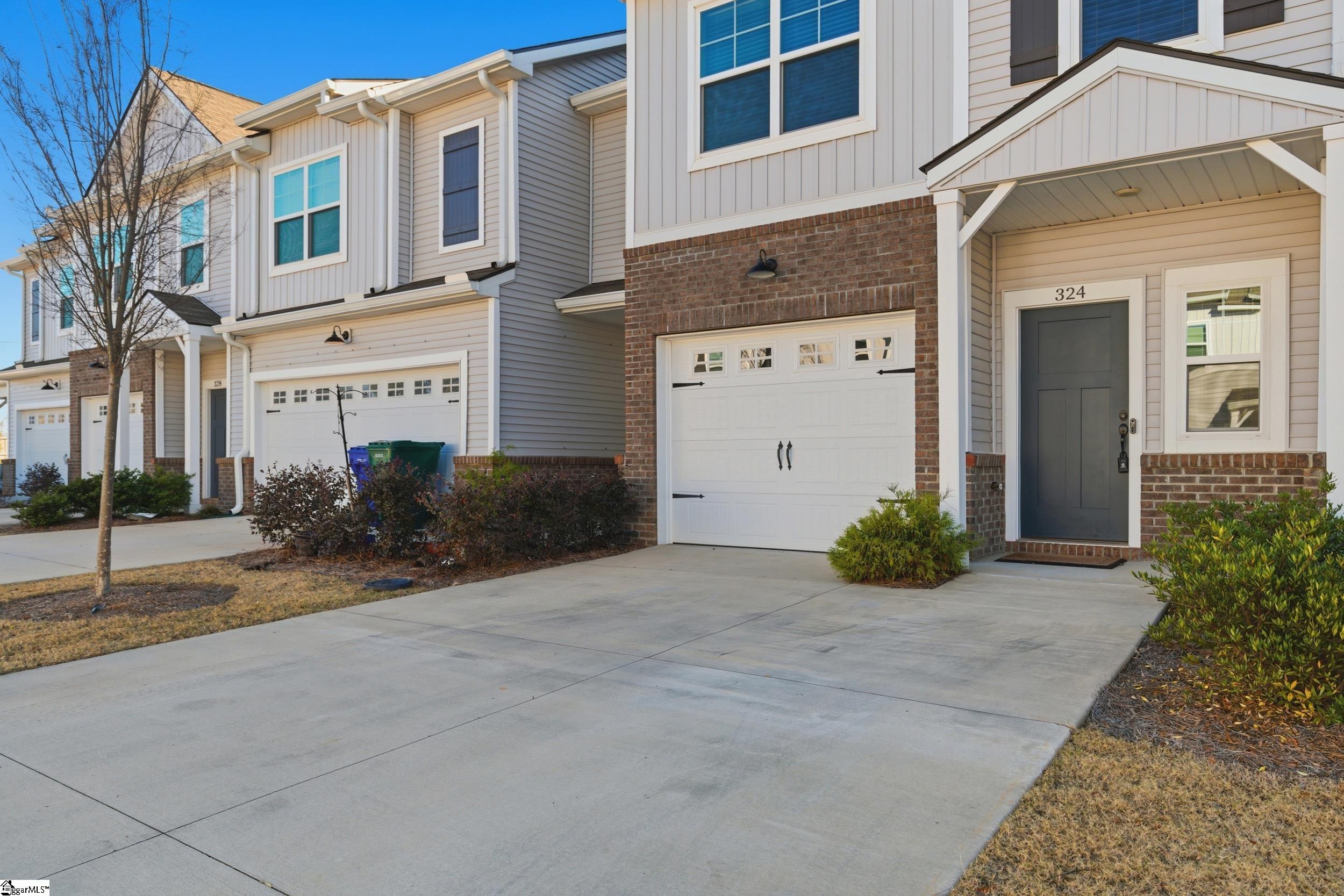 324 Hollenbeck Place Greenville, SC 29607 - Photo 2 of 44