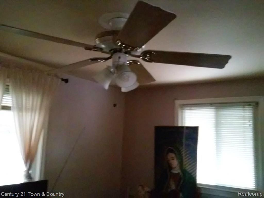 18050 Rainbow Road Fraser, MI 48026 - Photo 25 of 42 27.jpg