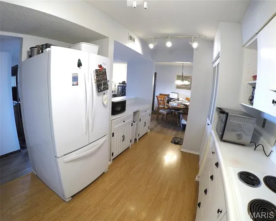$159,000 | 5569 Baronridge Drive, Unit 4, St. Louis, MO 63129