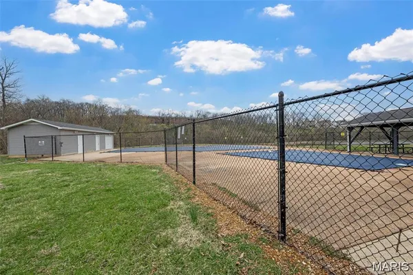 $159,000 | 5569 Baronridge Drive, Unit 4, St. Louis, MO 63129