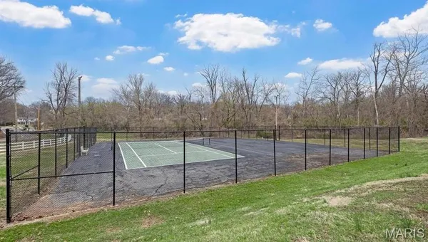 $159,000 | 5569 Baronridge Drive, Unit 4, St. Louis, MO 63129