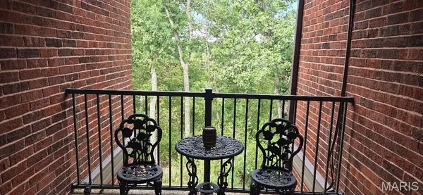$159,000 | 5569 Baronridge Drive, Unit 4, St. Louis, MO 63129