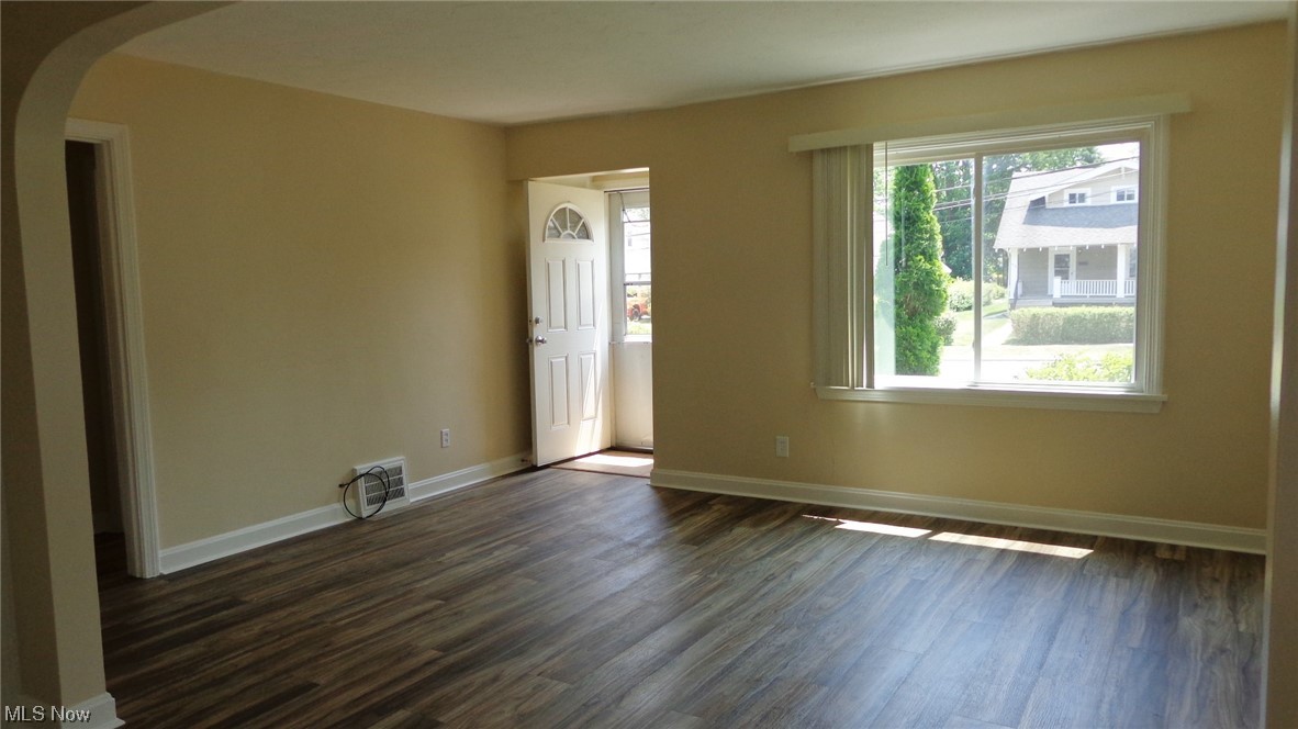 4517 Telhurst Road Cleveland, OH 44121 - Photo 8 of 23