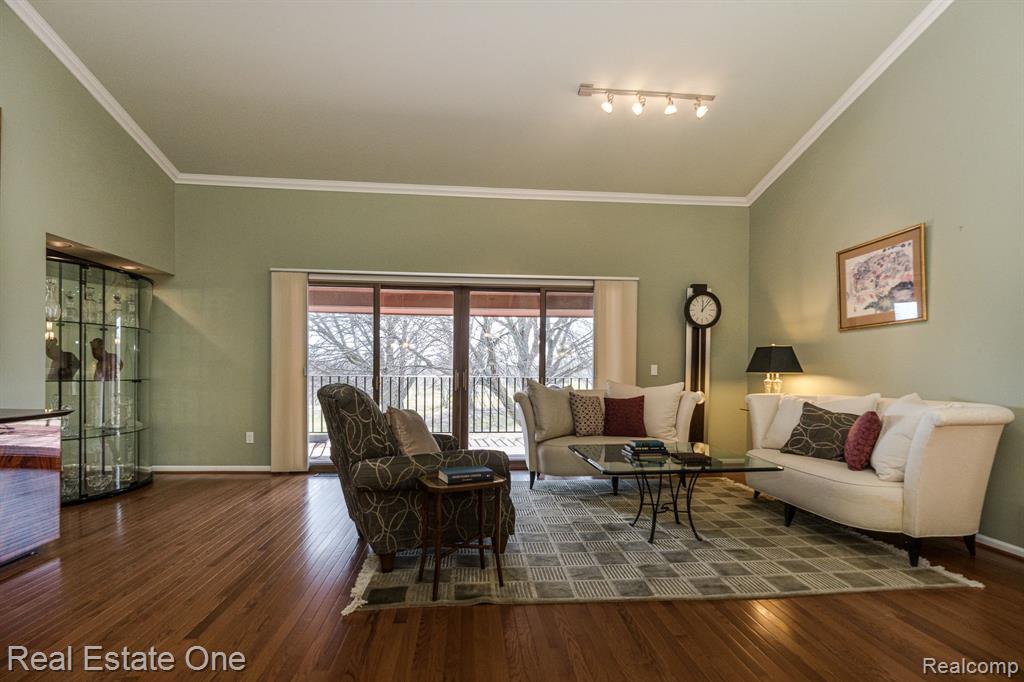 888 Green View Court Rochester Hills, MI 48307 - Photo 2 of 29