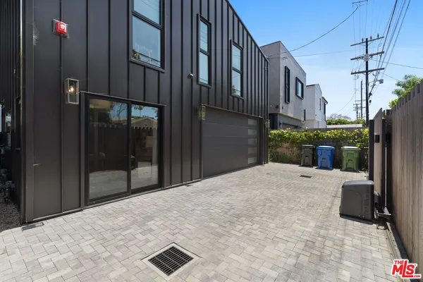 $24,500 | 929 Marco Place, Venice, CA 90291