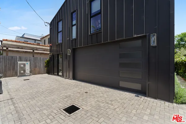 $24,500 | 929 Marco Place, Venice, CA 90291