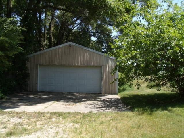 8860 Danneffel Road Watervliet, MI 49098 - Photo 4 of 21 garage