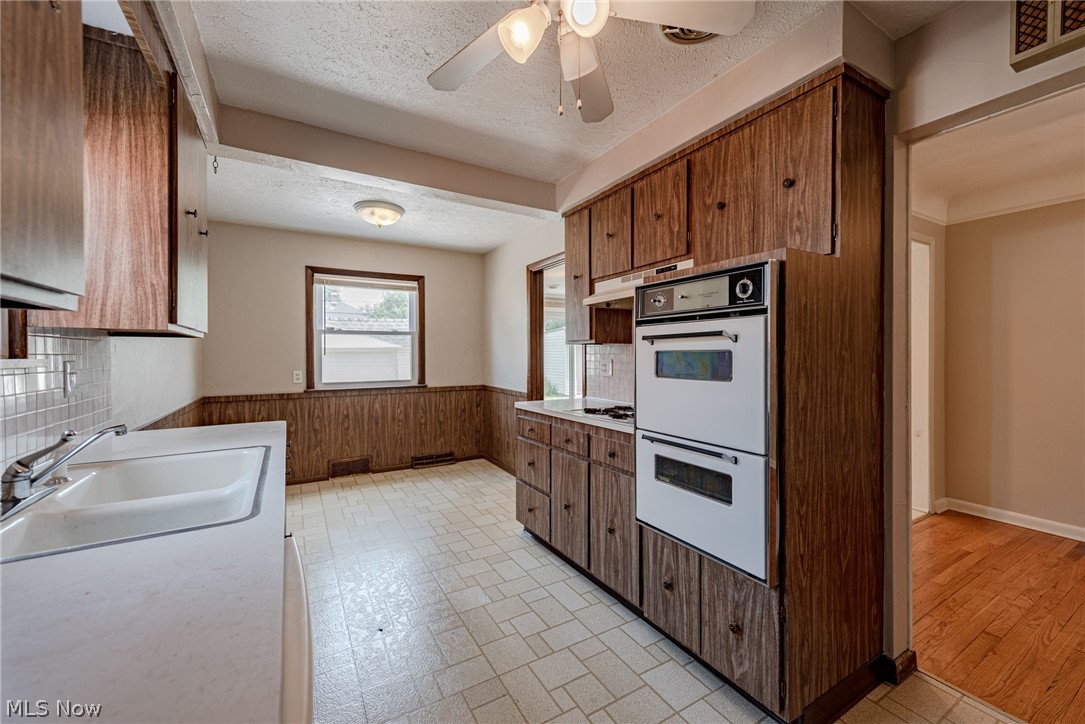 4145 Stonehaven Road Cleveland, OH 44121 - Photo 9 of 32
