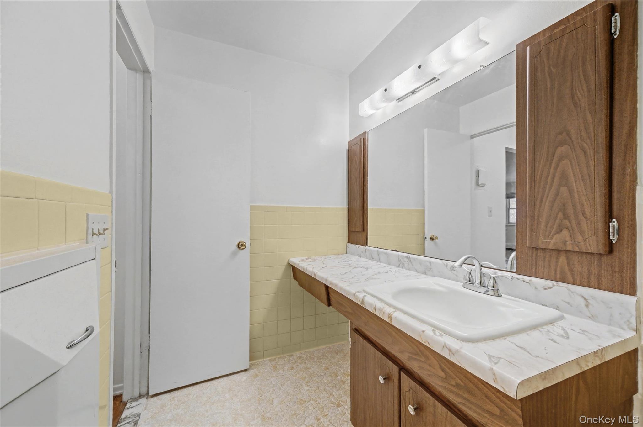 1840 Crompond Road, Unit 2A3 Peekskill, NY 10566 - Photo 16 of 22 a sink and a mirror