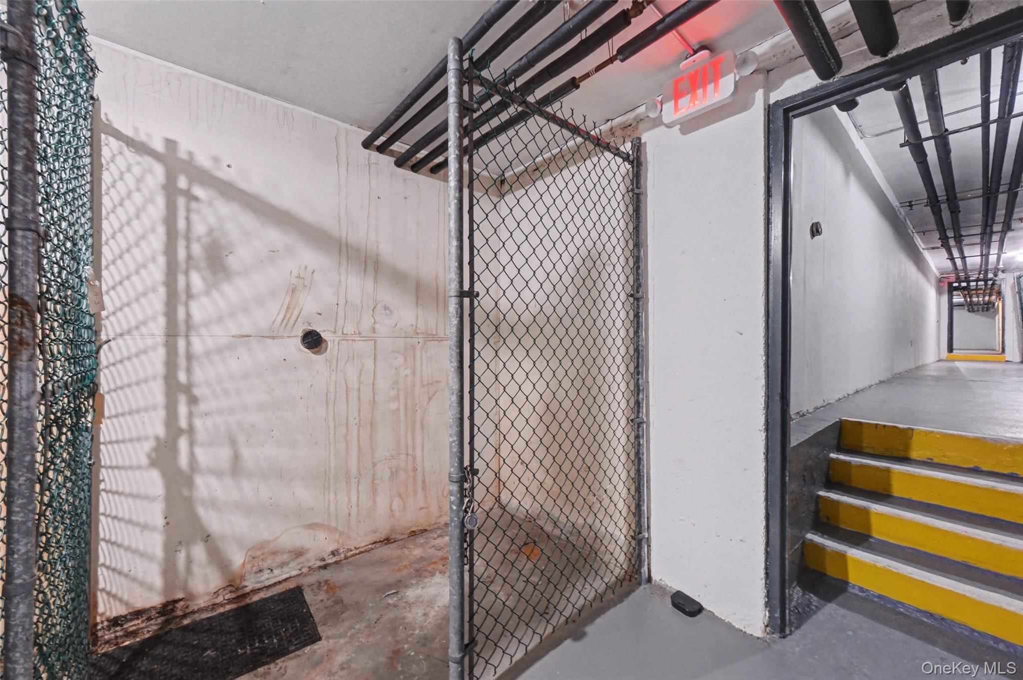 1840 Crompond Road, Unit 2A3 Peekskill, NY 10566 - Photo 20 of 22 a view of a bathroom