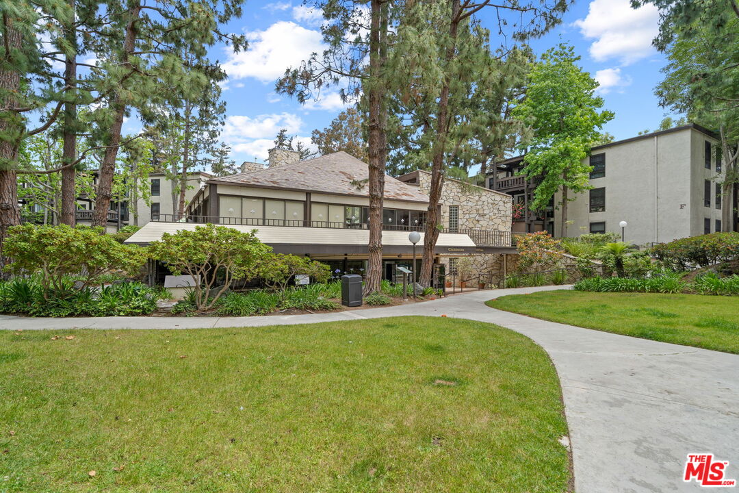 7765 West 91st Street, Unit F1110 Playa del Rey, CA 90293 - Photo 21 of 22 a view of a house with a garden