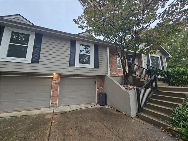 $355,000 | 2117 Northwest Parker Court, Blue Springs, MO 64015