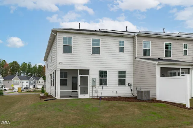 a view of a house with backyard and porch