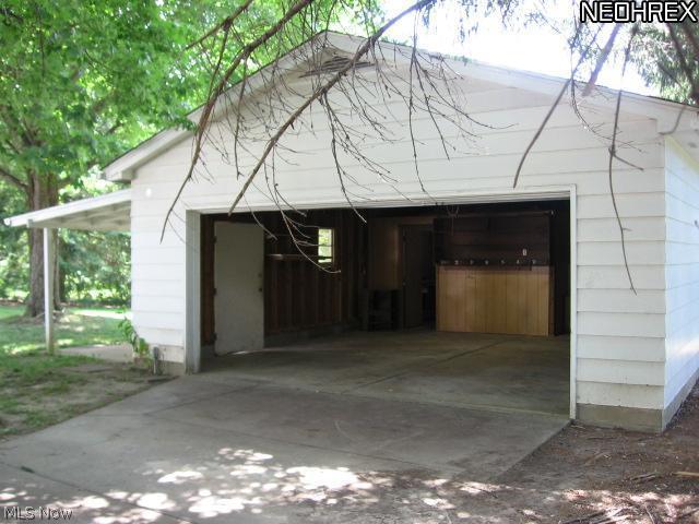 461 Howland Wilson Road Northeast Warren, OH 44484 - Photo 10 of 13 Another view of 2nd garage
