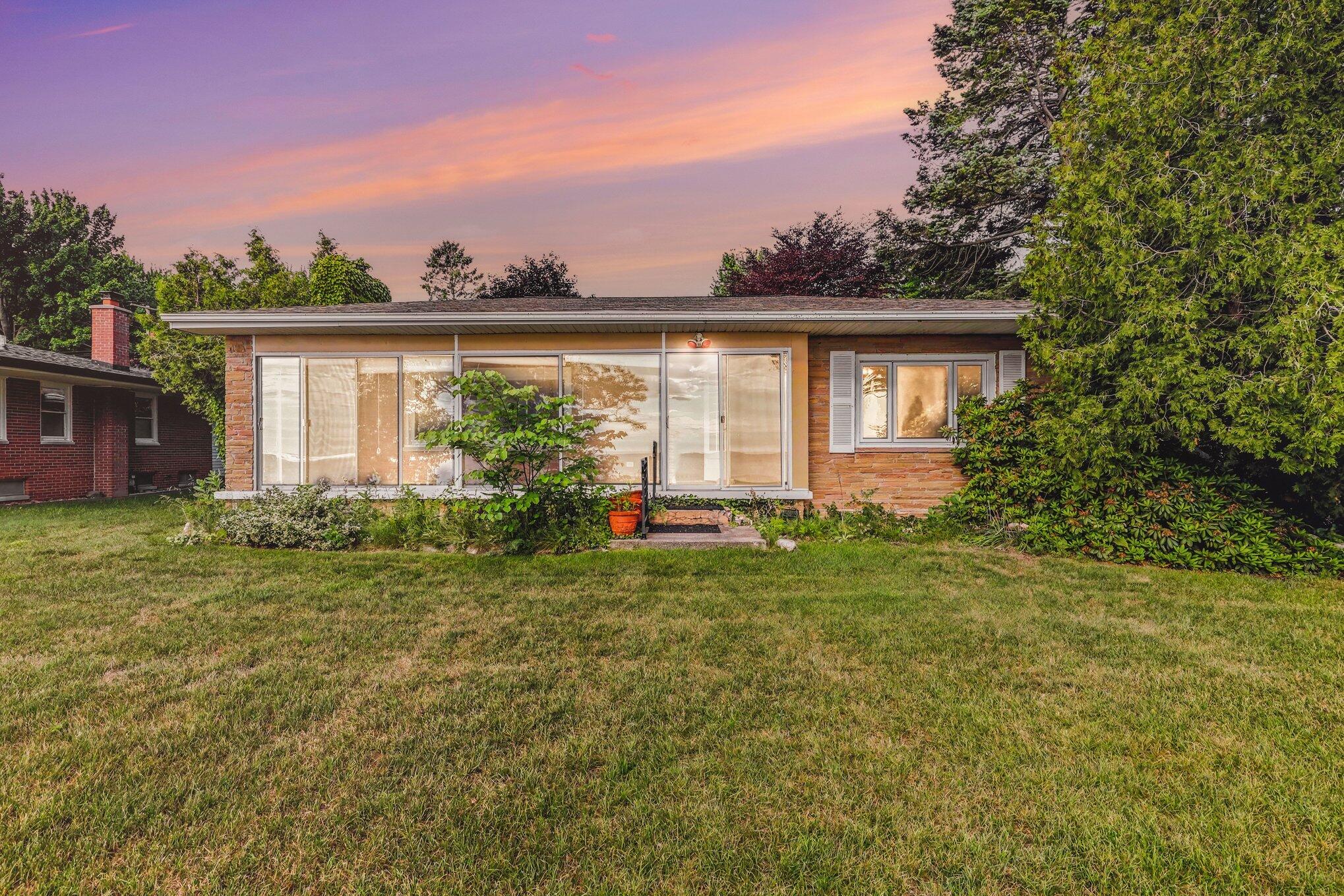6458 Lakeshore Road Fort Gratiot, MI 48059 - Photo 23 of 36 001_file_8543