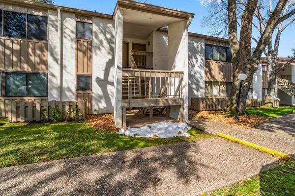 $130,000 | 12100 Melville Drive, Unit 302C, Montgomery, TX 77356